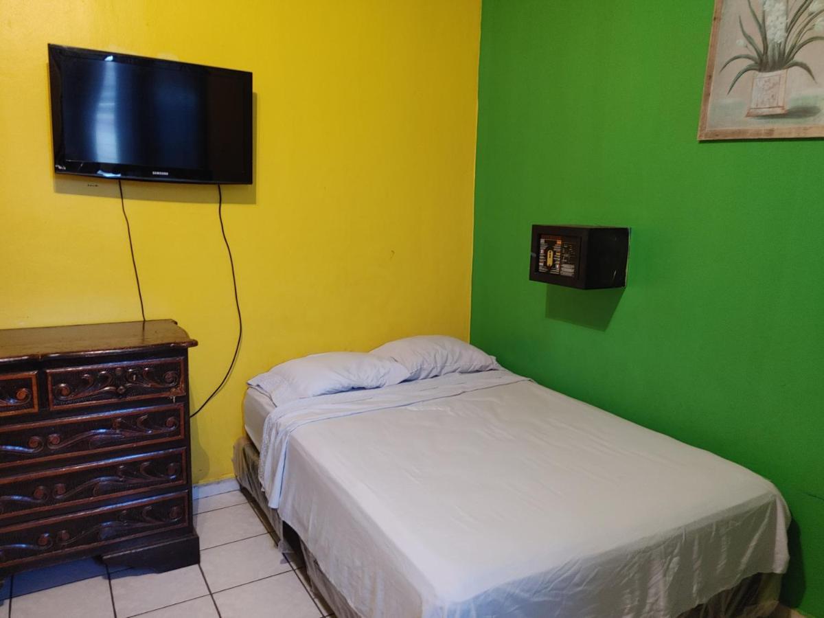 Hotel La Guacamayos La Ceiba Oda fotoğraf